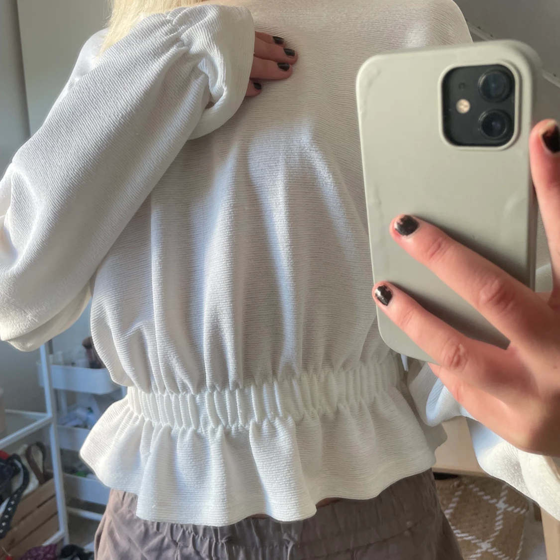 Vit långärmad tröja med snygga detaljer - 91