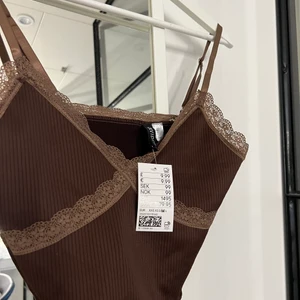 Oanvänd topp - Supersöt topp från HM, oanvänd med lapp kvar. 