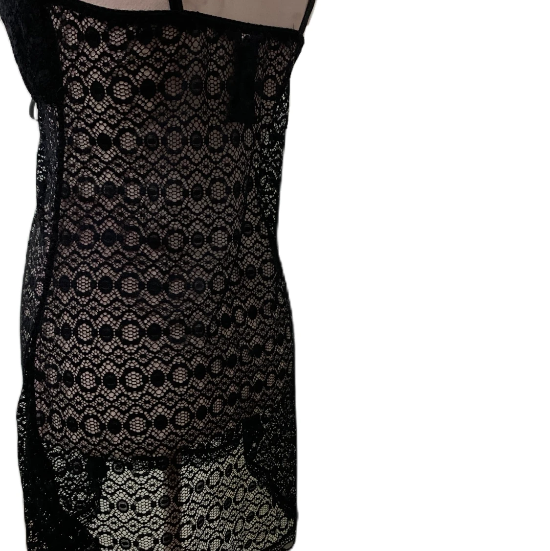 Nattlinne med spets och formpressade kupor - 1