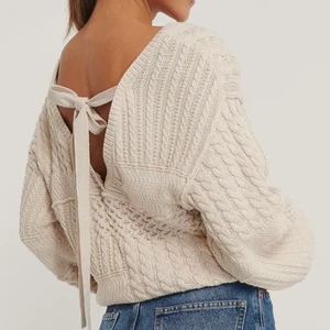 Stickad tröja - Säljer denna stickade tröjan då den inte kommer till användning. Som ny! 