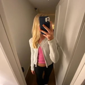 Odd Molly kofta  - Söt grå Odd Molly kofta i str 1 vilket motsvarar Xs/s. Har en knapp som är supergullig att ha knäppt (bild 1). Skriv för fler bilder eller frågor💕