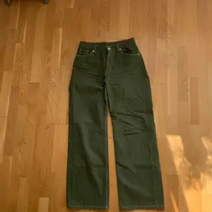 Monki Yoko jeans. Väldigt bra skick, använd endast fåtal gånger. Säljer pga jag inte använder längre. Pris: 150kr + frakt