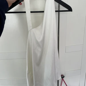 Siden topp - Såååå snygg siden topp från zara. Storlek s med öppen rygg!!! 