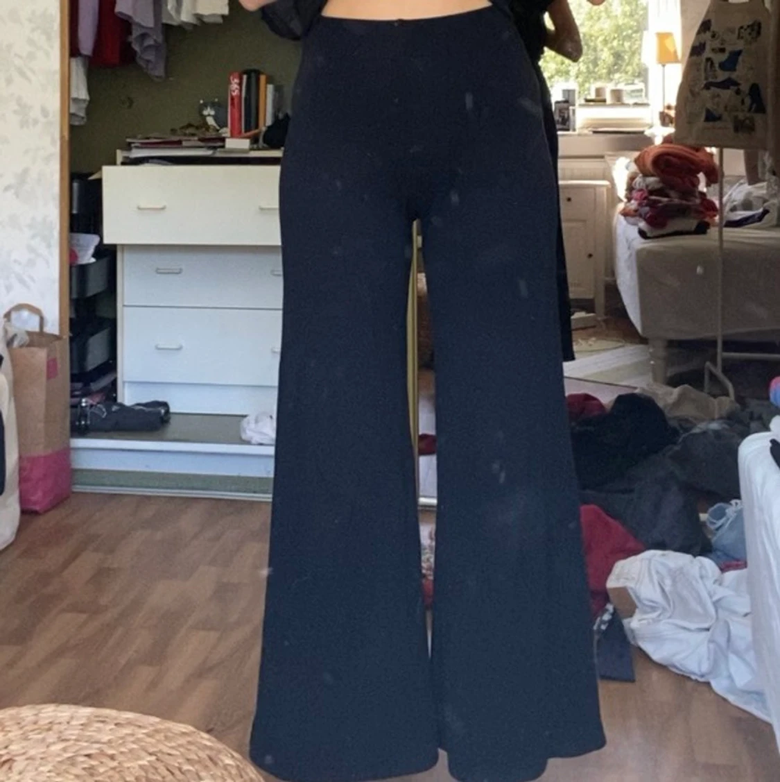 stretchiga svarta byxor - 90