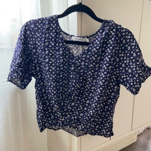 NAKD short top  - Kinda short so it will show your waist :) 