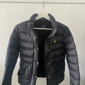 Ralph lauren jacka - Perfekt till höst och vår! Knappt använd🥰 köparen står för frakt