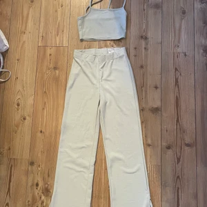 Mintgrönt set  - Snyggt ribbat mintgrönt set från H&M 