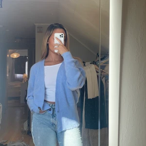 Stickad kofta - Superfin färg!! Använd 1 gång. Storlek 36