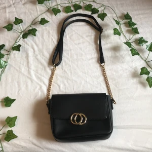 Väska  - Fin väska fusk läder 