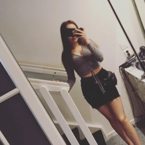 Fina långärmade toppar   - Jätte fina toppar som tyvärr inte kommer till användning. Säljer båda till 160kr eller en o en till 70kr