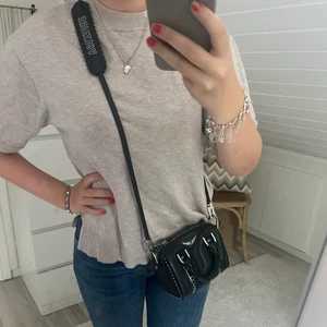 kortärmad stickad  - skit snygg o najs kortärmad stickad tröja! 