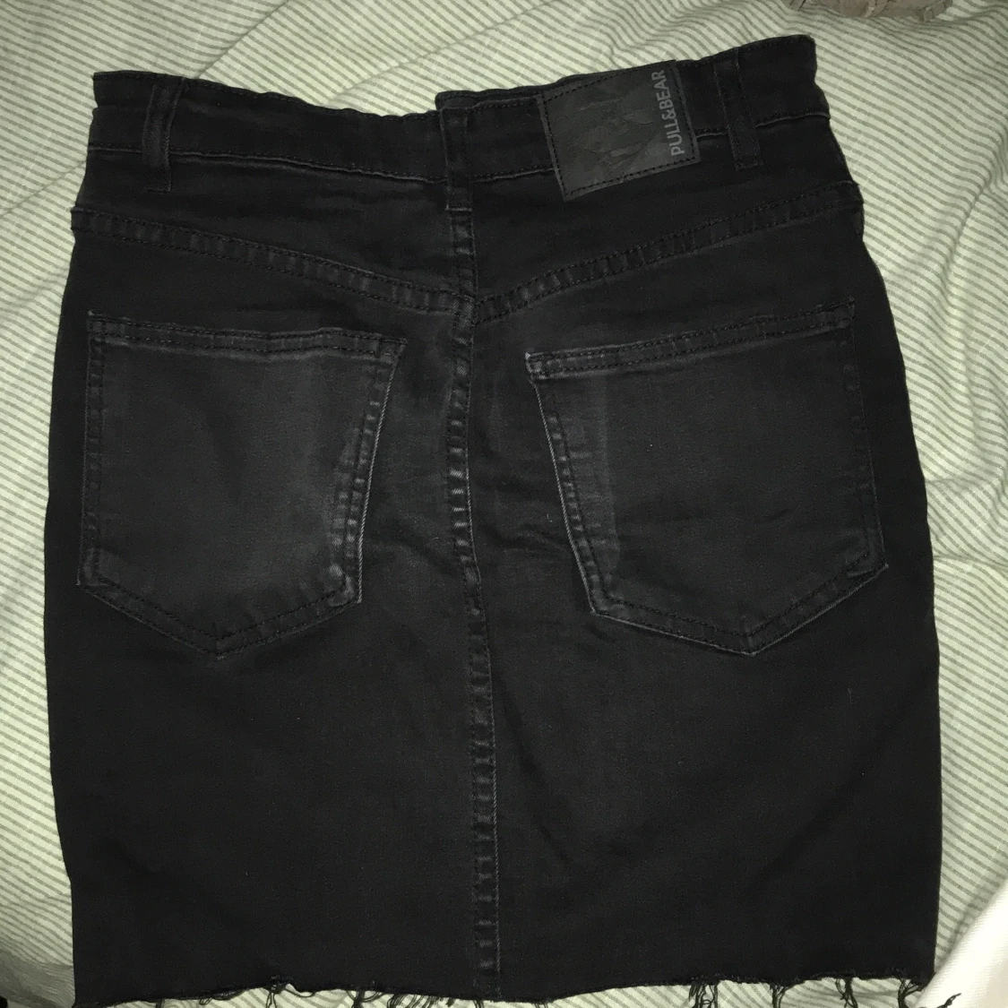 PULL&BEAR svart skjol - 90