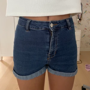 Jeans shorts  - Snygga jeans shorts som inte kommer till användning. Storlek 36💖hör av dig vid frågor och köparen står för frågor