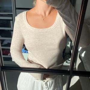Beige tröja - Beige stickad tröja i bra skick💗köpare står för frakt