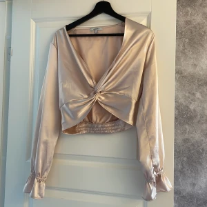 Blus - Fin blus från Chiquelle . Använd ett fåtal gånger. Storlek S