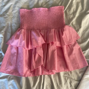 Volang kjol - Säljer min NEO NOIR kjol! Säljer då den inte kommer till användning och inte är min stil. Strlk 34💗 säljer för 200 