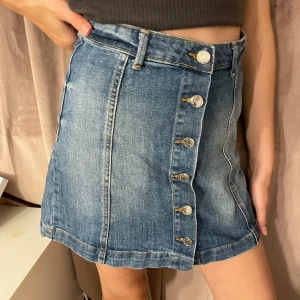 Kjol  - Jag säljer denna för den är lite kort 💰55kr+ frakt 