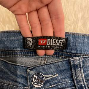 Säljer mina diesel jeans för att jag bara har använt de 3/4 gånger sen jag fick de. Älskar alla detaljer på dem, speciellt bakfickorna.