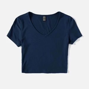 Oandvända topp - Storlek S aldrig andvänts för den va it min stil och orkade it skicka tbx 