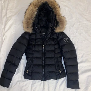 ROCKANDBLUE JACKA STRLK 34 - Skit snygg ROCKNBLUE jacka, använd endast en gång. Perfekt skick.