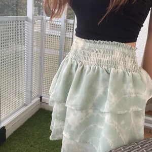 HM stockholmstil kjol - Storlek Xs-S  Använd 1 gång helt nytt skick (Orginalpris 199) Pris 60kr utan frakt