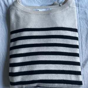 Zara tröja - Säljer denna fina tröja från zara som har skönaste materialet❤️ Köpt för ca 550 och är i jättebra skick