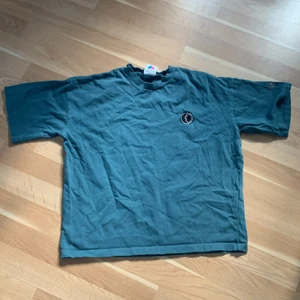 District fortysix t shirt - Tröjan är i Bra skick, SMALL