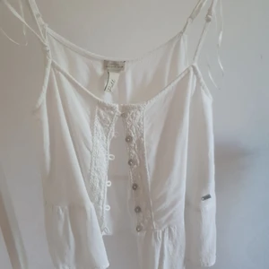 Vit button up - Är i nyskick. Sorlek S.