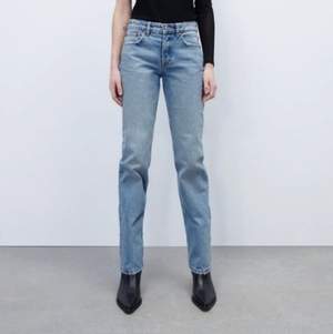 Helt nya oanvända jeans från zara. Straight fit strl 38💕💕 Köpare står för frakt!