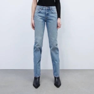 Zara Jeans - Helt nya oanvända jeans från zara. Straight fit strl 38💕💕 Köpare står för frakt!
