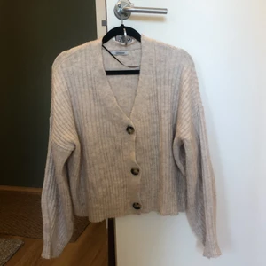 stickad kofta från chiquelle  - Som ny