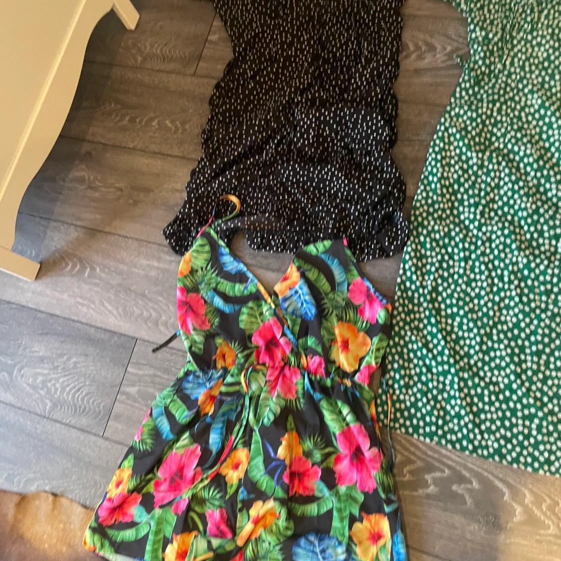 Klänning och jumpsuit