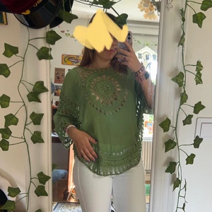 Top - Säljer denna jätte fina boho top köpt från Humana! I jätte fin sick, står storlek L men passar mig jätte fint som M