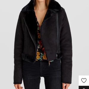 Jacka - Snygg varm höst/vinterjacka. Endast använd fåtal gånger. Väldigt bra skick. Nypris 560kr