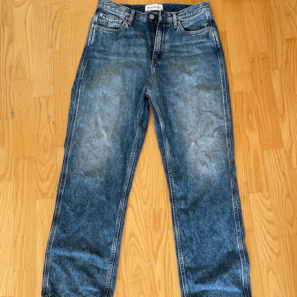Ett par blå Calvin klein jeans som är köpta på sellpy. Budgivning om fler är intresserade. Köparen står för frakten. . Jeans & Byxor.