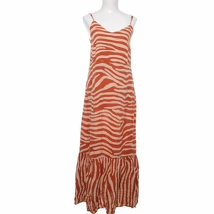 Klänning  - Söt klänning i viskos men kommer inte till användning! Möts i Stockholm eller skickar mot fraktkostnad 💕