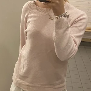 Stickad tröja - Stickad tröja, lite nopprig💗💗 läs bio innan kontakt, skriv för mer bilder å info! 