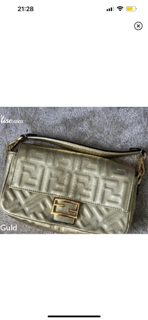 Fendi  - Guldig Fendi väska, snabb affär kan pris diskuteras 