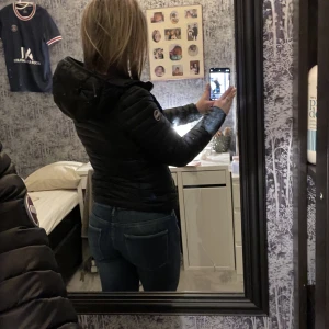 Low waist jeans bootcut  - Säljer mina low waist jeans från H&M, storlek 26/30, 180kr frakt 60kr med postnord 