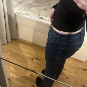 BootCut Low - Köpte dessa jeans online, sen när jag fick hem dem var dom väldigt mer low rise än vad jag ville ha och knappt använt