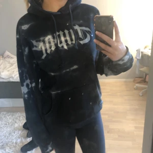 Hoodie - Tupac hoodie i storlek 36, använd Max 3 gånger❤️