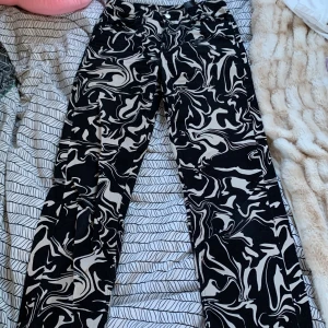 Monki jeans  - Ett par jeans som är för små för mig nu som jag fick i present. Har använt några gånger. 