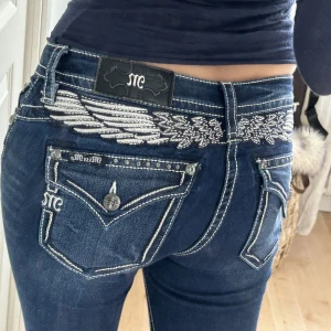 Miss me jeans - Snygga miss me jeans i ganska rak model! Inte helt säker på storlek men passar mig som använder 36/29