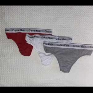 Calvin Klein trosor  - Calvin Klein stringtrosor.  Aldrig testade, säljer pga köp av fel storlek.   Nypris 359kr, pris kan diskuteras 