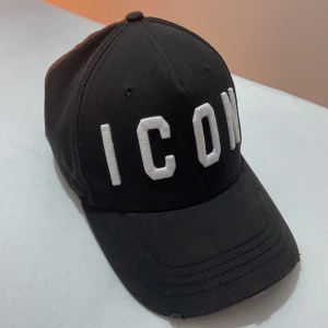 ICON keps - Köpt från care of carl för ungefär 1,5 år sen. Inte använd särskilt mycket (skick 8/10).  Ny pris 1499kr