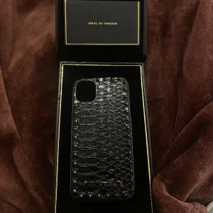 Helt nytt Ideal of Sweden skal - Fick hem dubbla, så säljer ett av dem. Är supernöjd med mitt, sticker ut och får komplimanger för det. Till iPhone 11/XR