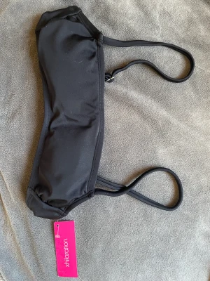 Söt bikini top💋 - Oanvänd svart bikiniöverdel🫶passar inte mig❤️