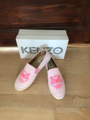 Kenzo skor - Somriga fina kenzo skor, aldrig använda💕💕