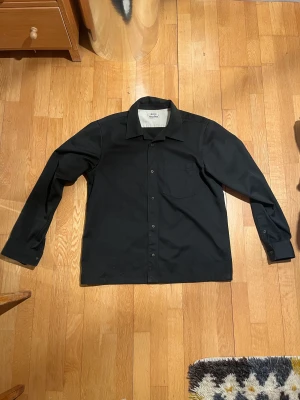 Acne Studios Long Sleeve Shirt in black - Acne Studios skjorta med långa ärmar i svart.