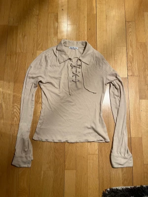 Acne Studios Long Sleeve Shirt in dusty pink - Acne Studios  Long sleeve i storlek XS, elastisk med långa ärmar. Passar S-M  Dusty pink